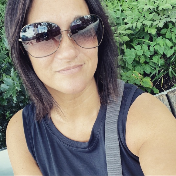 Meet your Posher, Tara - Picture 1 of 5